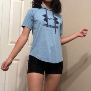 under amour short-sleeve top with logo and hoodie